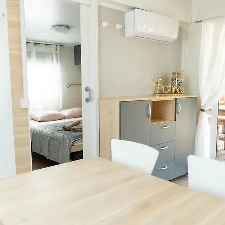 Campeggio House No 4 *